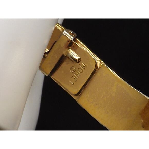 Vintage Monet Shell Design Hinged Bracelet, Gold Plated Bangle, 1960s - Picture 9 of 10